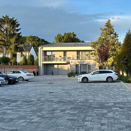 Linden Apartman 001 - Adults Only Mosonmagyaróvár Екстериор снимка