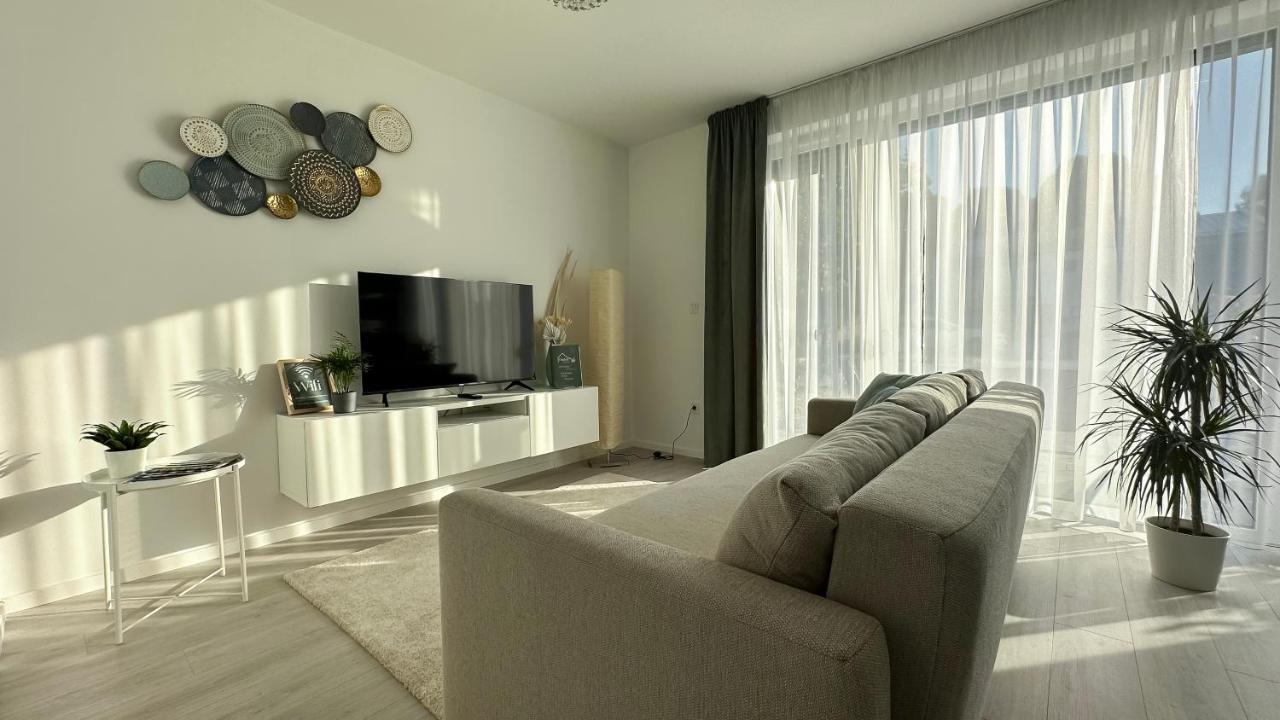 Linden Apartman 001 - Adults Only Mosonmagyaróvár Екстериор снимка