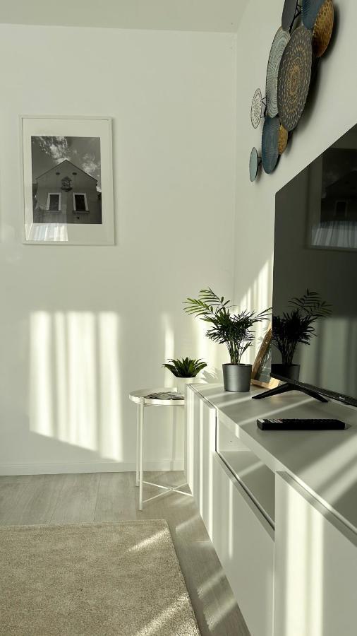 Linden Apartman 001 - Adults Only Mosonmagyaróvár Екстериор снимка