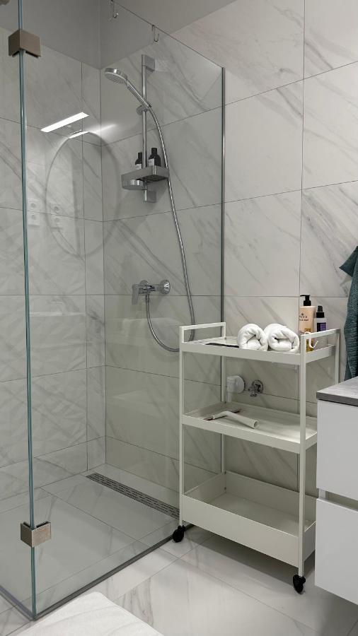 Linden Apartman 001 - Adults Only Mosonmagyaróvár Екстериор снимка